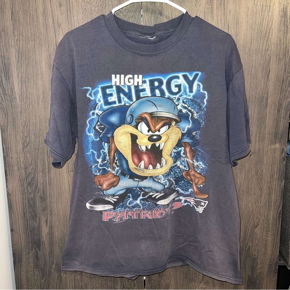Vintage Looney Tunes Tasmanian Devil “High Voltage” New England Patriots Shirt